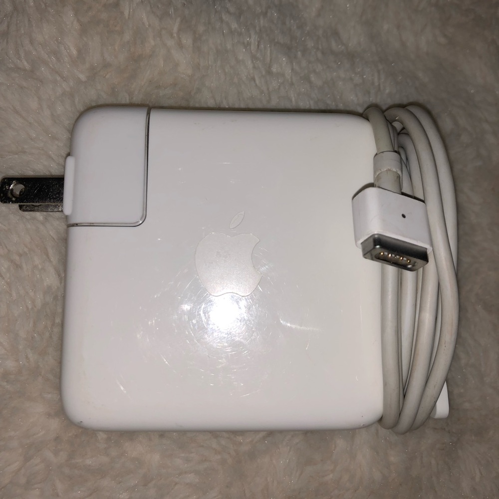 Apple 2009 MacBook charger